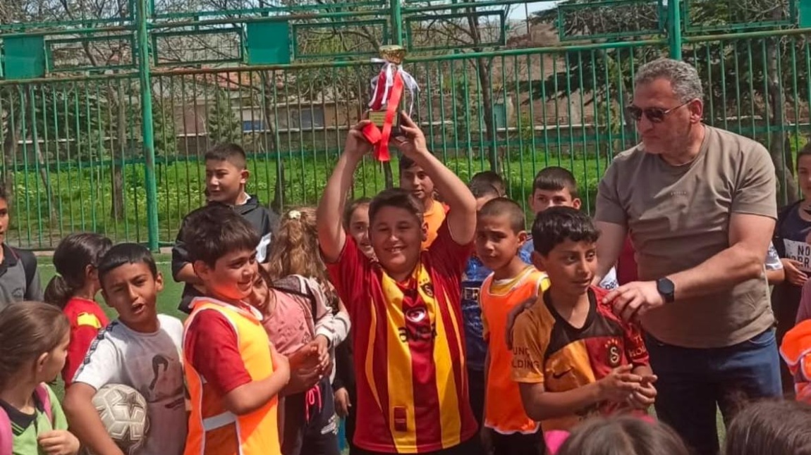 3. VE 4. SINIFLAR ARASI FUTBOL TURNUVASI
