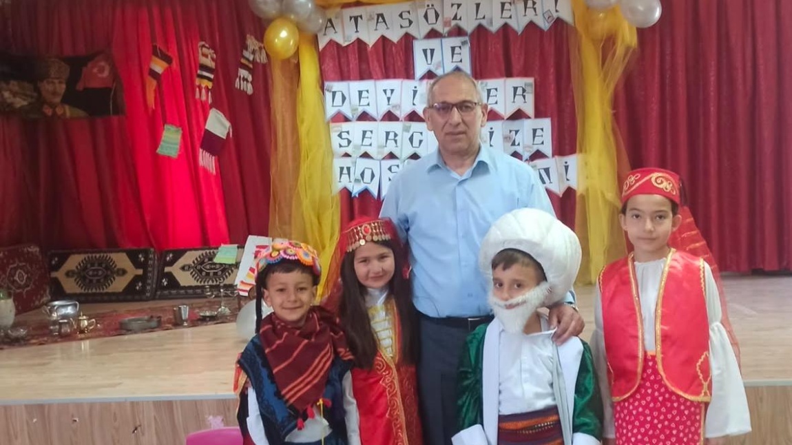 YILSONU KERMESİMİZ VE ATASÖZLERİ VE DEYİMLER SERGİMİZDEN..